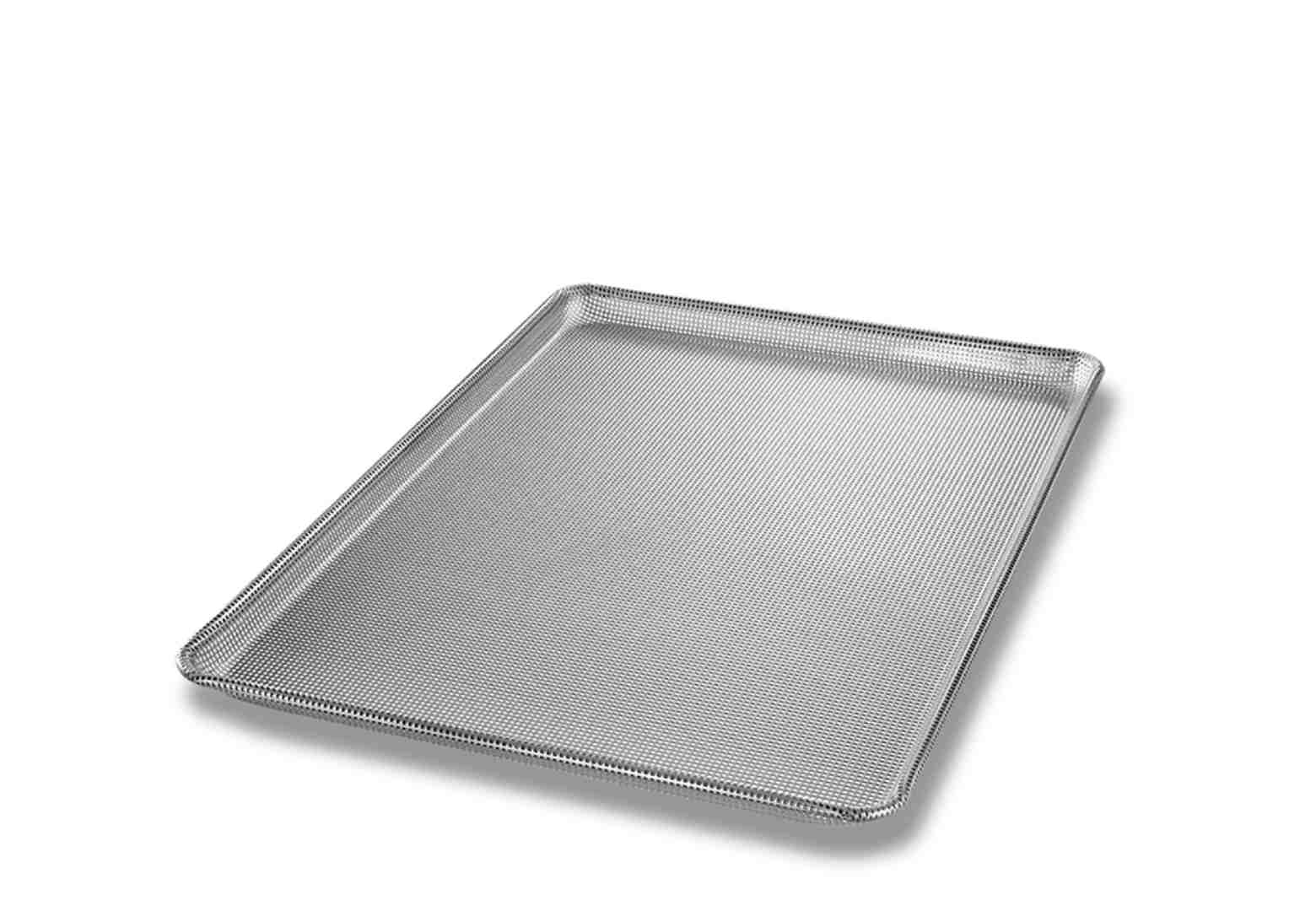 THREE-QUARTER-SIZE SHEET PAN