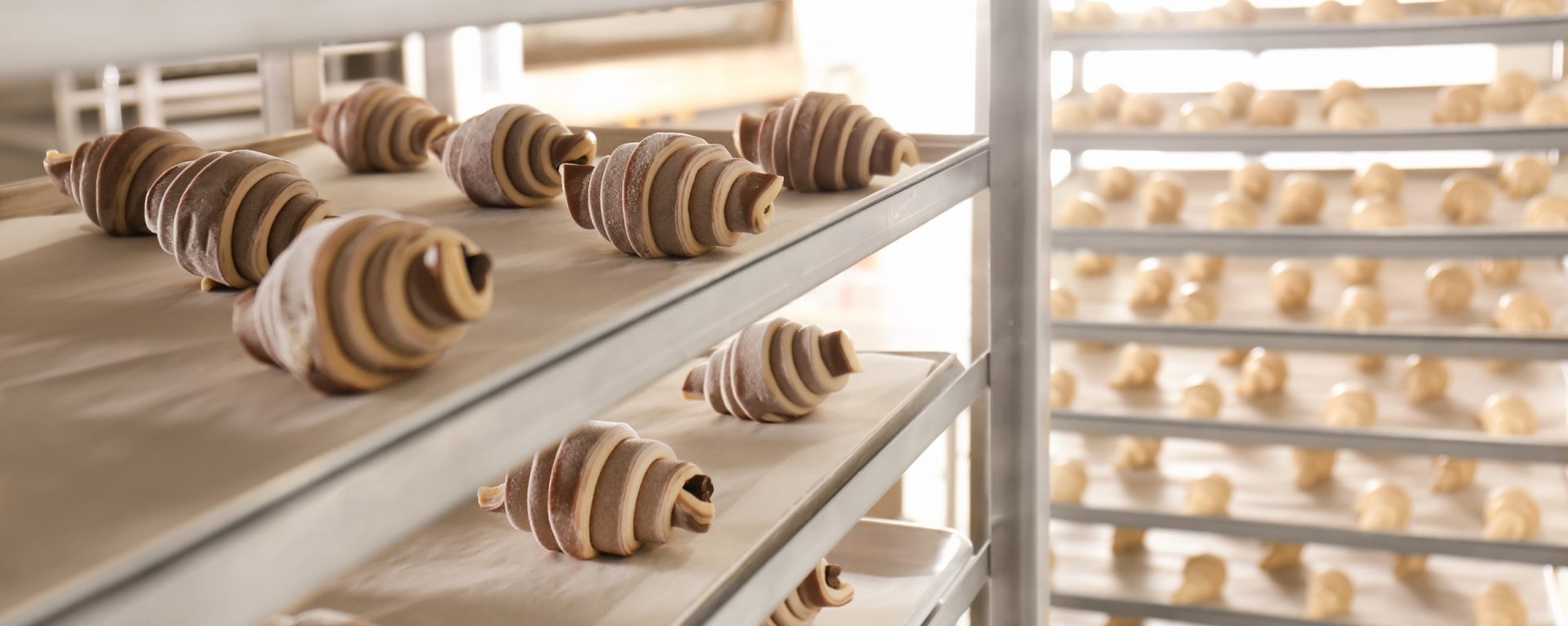 cinnamon rolls on a Chicago Metallic rack